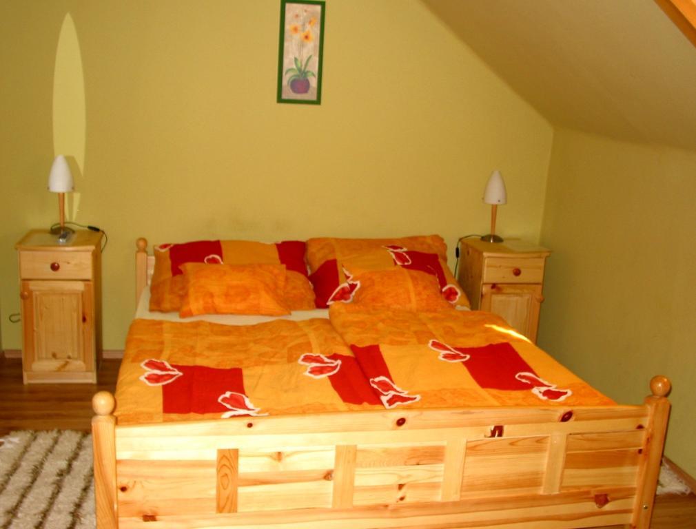 Tavi-Feszek Fogado Hotel Bank  Room photo